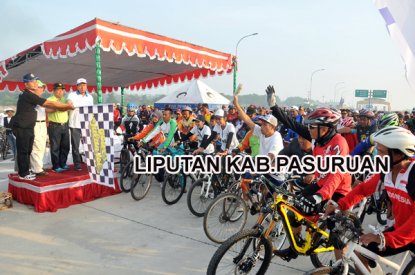 Ribuan Goweser Padati Ruas Tol Gempan