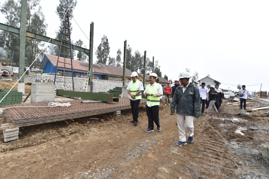Peninjauan Proses Pembangunan Rest Area Ngadiwono