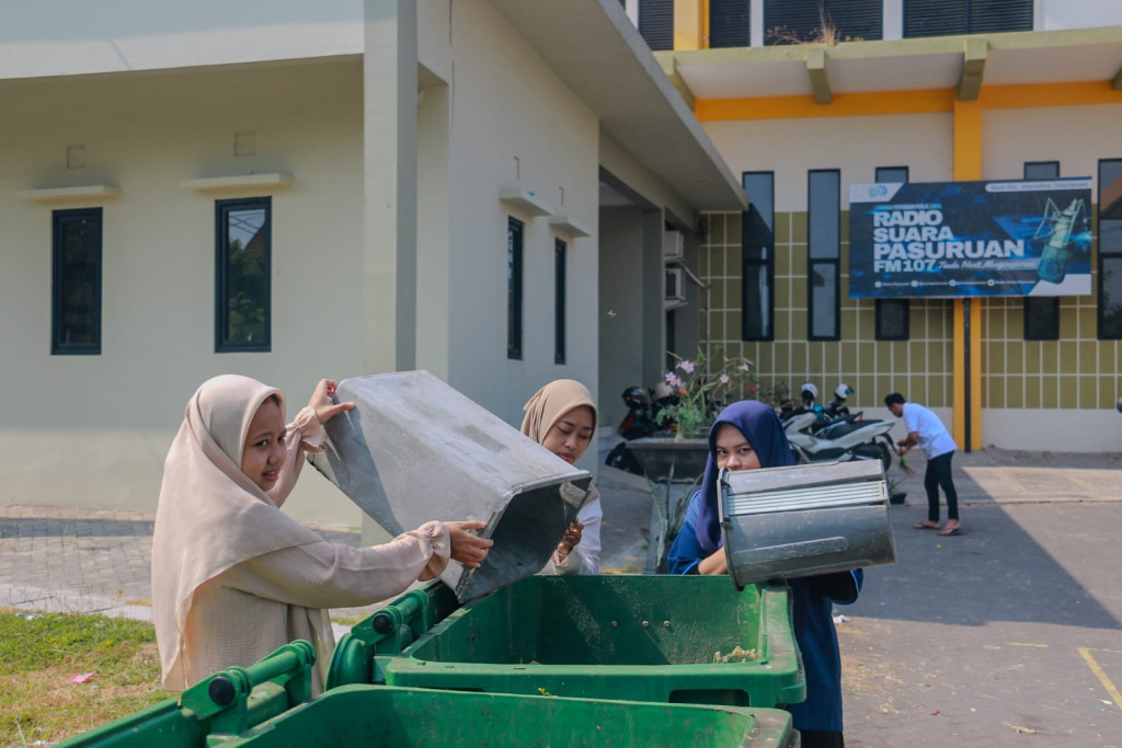Kerja Bakti dan Bersih-Bersih Lingkungan Pemkab Pasuruan