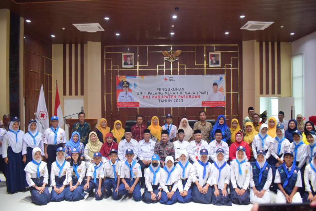 Pj Bupati Pasuruan Kukuhkan 98 Unit PMR di Kabupaten Pasuruan