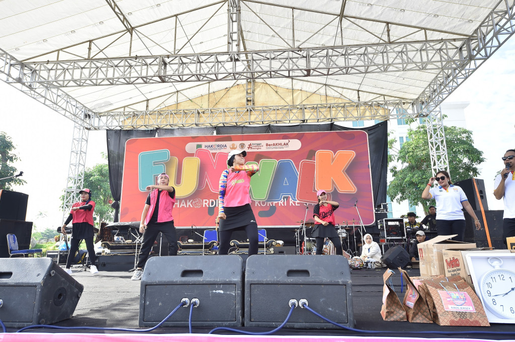 Senam Bersama di Acara Puncak Peringatan Hari Anti Korupsi Sedunia (HAKORDIA) dan HUT KORPRI ke 54