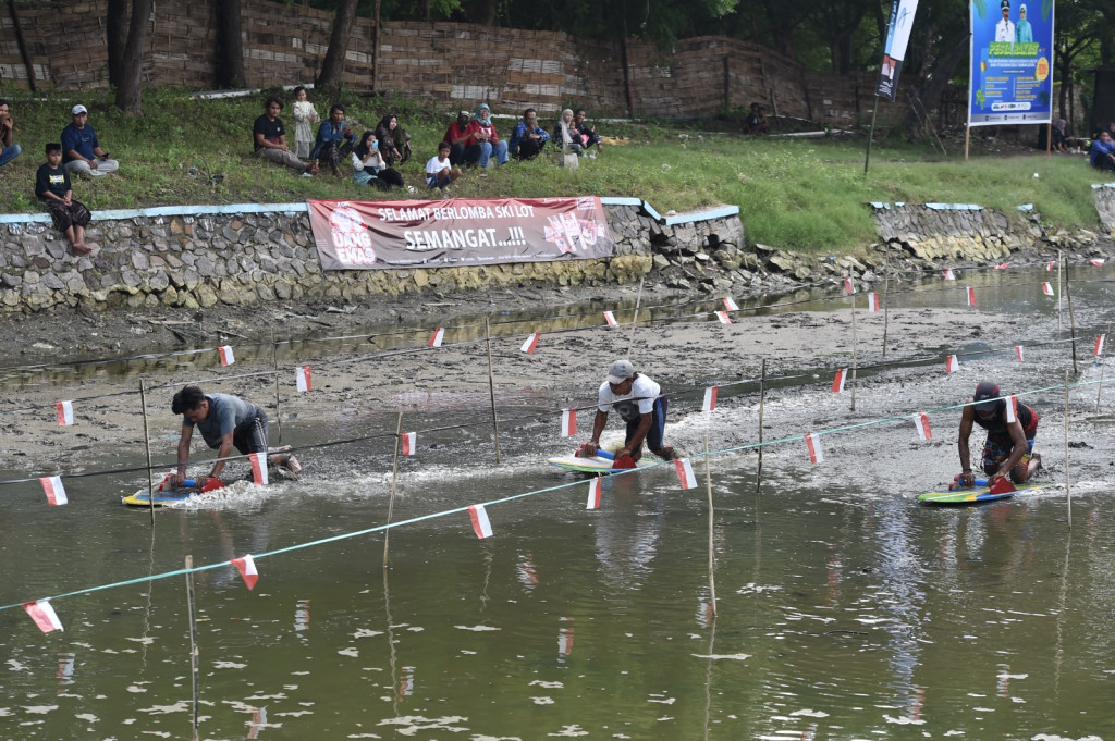 Pagelaran Seni dan Budaya Nusantara (Sky Lot) Desa Tambaklekok