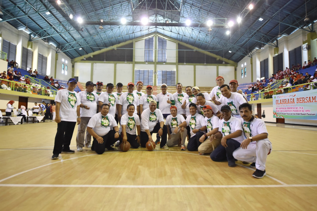 Pertandingan Bola Volly Bersama Bupati dan Kepala Daerah