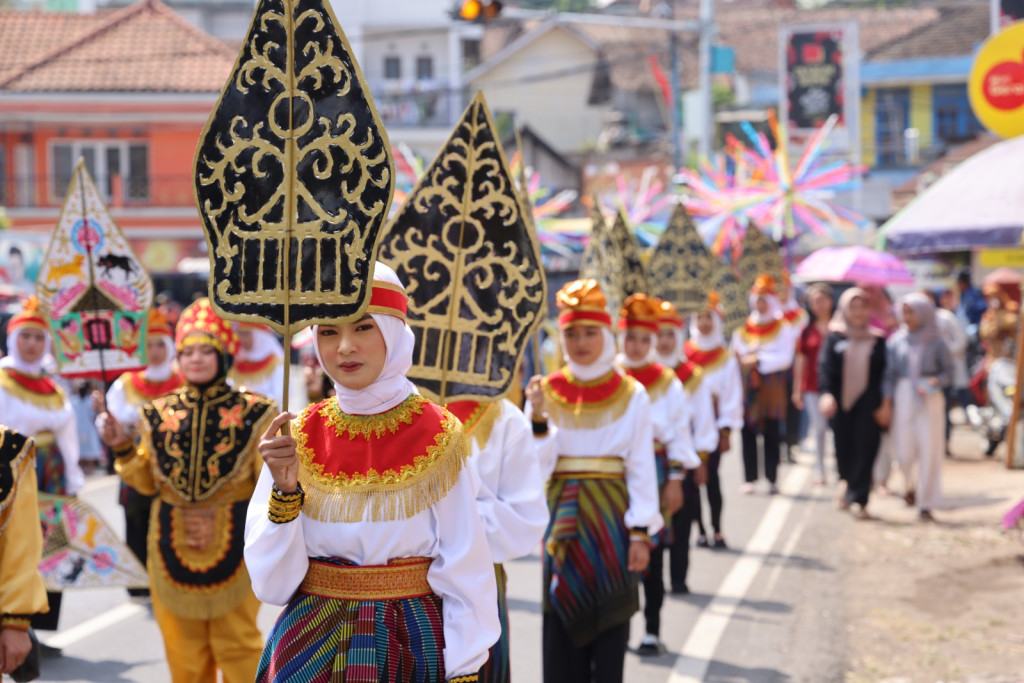 Ritual Kayon di Desa Gerbo Purwodadi dalam Rangka HUT Kabupaten Pasuruan ke-1095