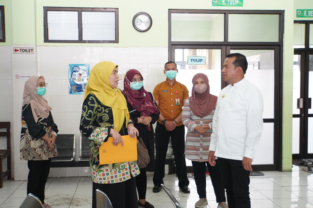 Kunjungan Pj Bupati Nurkholis ke Puskesmas Kecamatan Gempol